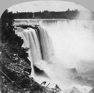 Horseshoe-vízesés a Goat-szigetről nézve, a Niagara-vízesés, a XX. század elején.