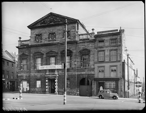 Derby Assembly Rooms, Market Place, Derby, 1942. alkotó: George Bernard Mason