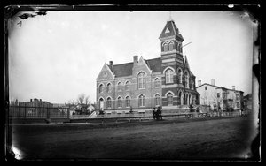 Városháza, Flatbush, Brooklyn, 1872-87 körül (nedves kollódium negatív)