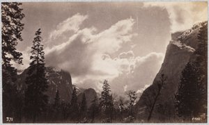 Yosemite-völgy, felhőkkel
