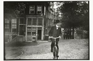 Kerékpáros az amszterdami Keizersgrachton alkotó: George Hendrik Breitner