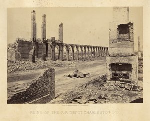 A vasúti pályaudvar romjai, Charleston, Dél-Karolina alkotó: George N. Barnard