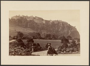 Az Edinburgh-i vár a West Princes St. Gardens felől