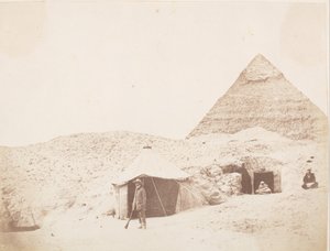 A fényképész a sátra előtt Khafre Chephren piramis helyén, 1851.