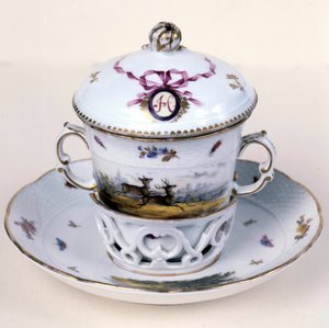 19. századi porcelán nyárfa csésze (meleg italok fogyasztására használták). Német gyártás. Besancon. Szépművészeti Múzeum alkotó: German School