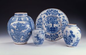Válogatás frankfurti kék-fehér kerámiákból kínai stílusban, 1680-90 körül (kerámia) alkotó: German School