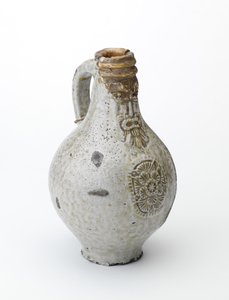 Bellarmine kancsó, 1660-70 körül (sómázas kőedény)