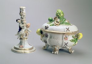 Gyertyatartó és fedett tál a St. Andrew Service-ből, Meissen, 1744-5 (porcelán)