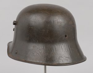Német acélsisak vagy „Stahlhelm”, 1916 körül (sisak) alkotó: German School