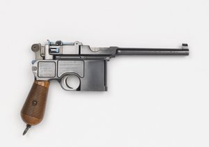 Mauser C96 7,63 mm-es pisztoly alkotó: German School