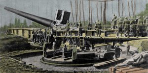 Gyakran összekeverik a Big Bertha ágyúval, a párizsi kanon (Wilhelmgescutae) az első világháború legtitokzatosabb német fegyvere. Kaliber 210 mm; repülési hossz 36 m:; hatótáv 126 km; össztömeg 750 T; lövedék súlya 105 kg 1600 m/sec. 19 alkotó: German School