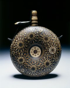 Poros lombik, 1620-50 körül (diószarvú, csont, sárgaréz és vas) alkotó: German School