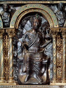 Nagy Károly szarkofágja (742-814). IV. Othon brunswicki császár képviselete (1175-1218. v.). 1165-1215. Németország. Az aacheni katedrális nádori kápolnája. alkotó: German School