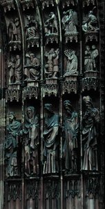 Szobrászati részlet a központi portál jobb oldalán, nyugati homlokzat, 1277-ben kezdték (kő) alkotó: German School