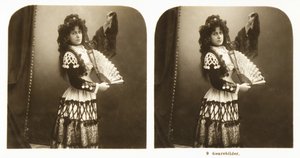 Sztereoszkópikus kártya, amely egy fiatal nőt ábrázol hagyományos spanyol viseletben Aragónia környékéről, 1900 körül (szépia fotó) alkotó: German School