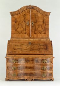 Íróasztal, 1730 körül (fa)