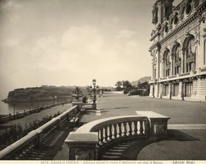 Kilátó a Monte Carlo Casino előtt, Monaco a távolban látható