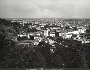 Bologna panorámája néhány gyárral és egy dombbal. alkotó: Giacomo Brogi