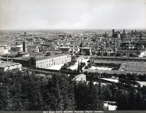 Panorámás kilátás Bolognára a gyárakkal és a térrel. alkotó: Giacomo Brogi