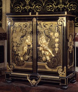 Regence stílusú bútor: Gilles Marie Oppenord (1672-1742) által készített szekrény érmékkel, 18. századi Versailles, musee du chateau