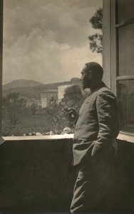 Alfredo Trombetta portréja egyenruhában, cigarettával a kezében alkotó: Phillipe de Marlier