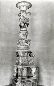 Piranesi által római antik darabok alapján tervezett kandeláber saját sírjához (márvány)