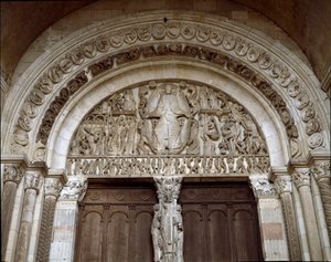 Román művészet: az utolsó ítéletet ábrázoló tympan. Gislebertus mester szobra (kb. 1130-1140). Cathedrale Saint-Lazare (Saint Lazare