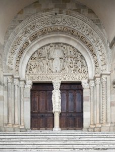 Az utolsó ítélet, a Saint-Lazare katedrális központi portálja, Autun, Franciaország