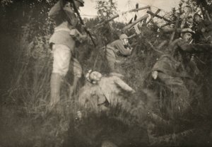 Egy támadás szimulációja a Carso árkában az első világháború alatt alkotó: Giuseppe Gentilini