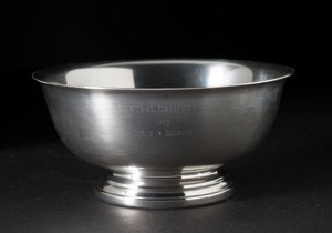 Ezüst bowl tenisz trófeát Sally Ride-nak ajándékoztak, 1965.