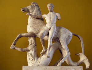 Dioscuro és ló megtámasztva tritonnal, páriai márvány, szobordísz a Marasa kerületi templom nyugati homlokzatáról, Locri, Calabria, Olaszország, görög civilizáció, Kr.e. 5-4. alkotó: Greek