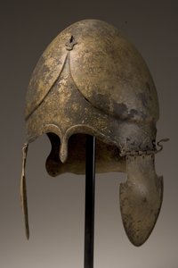 Kalcidiai sisak fallikus applikációval, Kr. e. 5-4. század (bronz) (lásd még 249031 és 35)