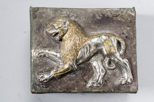 Doboz fedele, hellenisztikus kor (csomag aranyozott ezüst) (lásd még 270391) alkotó: Greek