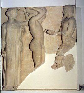X metóp Zeusz templomából, amely Herkulest ábrázolja, amint az Atlasz kezéből kapja a Heszperidok aranyalmáját, Minerva pedig egy párnát támaszt a fején (márvány)