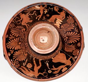 Patera maenáddal és Erosszal (terrakotta, ie 325-300) alkotó: Greek