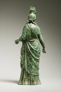 Ízisz Fortuna szobor hátulnézete, hellenisztikus, Kr.e. 1. század – Kr. u. 1. század (bronz) (elölnézethez lásd a 270388-as számot)