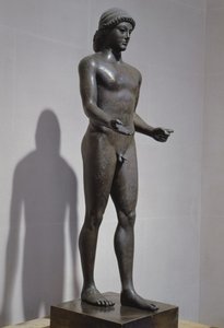 Piombino Apollója (bronz) (lásd még: 94610, 98014 és 177203) alkotó: Greek