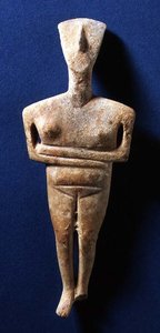 Kükladikus figura, Naxos, ie 3000-2000 körül (márvány) alkotó: Greek