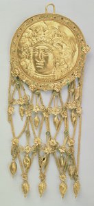 Medál Athena Parthenos fejével (arany és zománc) alkotó: Greek School