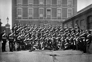 A londoni Knightsbridge laktanya 1. életőrségének altisztjei, 1896. alkotó: Gregory and Co