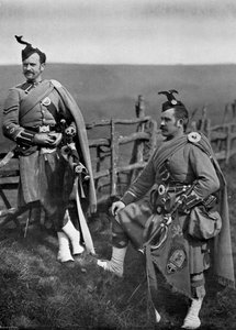 Pipe-Major Reith és Piper Reith tizedes a londoni skót szövetségtől, 1896. alkotó: Gregory and Co