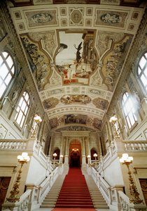 Bécsi Burgtheater (Udvari Színház), lépcsőház (balra): Taorminai színház alkotó: Gustav Klimt
