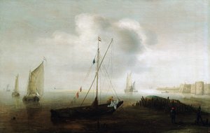 Egy halászhajó, amely a holland zászlót viseli, vitorla lefelé, a part közelében, egy alak a hajón, sárga esőkabátot visel, manipulálja a vitorlát. alkotó: Hans Goderis