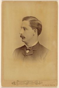 [Azonosítatlan, bajuszos férfi, profilban] alkotó: Harry F. Maneeley