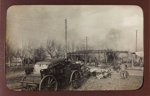 Első világháború: Ukrajna 1914-1916 között a német hadsereg inváziója idején. Katonai egy bombatámadás helyszínén (f/w fotó)