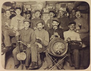Első világháború: Ukrajna 1914-1916 között a német hadsereg inváziója idején. Katonák csoportja pihenőidőben (f/w fotó) alkotó: Heldenfriedhof Dsessentniki (attr. to)