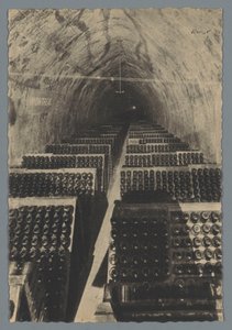 Borgaléria, borravalón (cím a tárgyon) alkotó: Helio Cachan