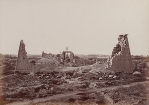 Karnak, Hórusz oszlopai
