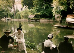 Étkezés a folyó partján Montigny-ban, Franciaországban, 1920-25 körül (autokróm) alkotó: Henri Chouanard