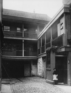 The Old Bell Inn, High Holborn, belső udvar, 1884 körül